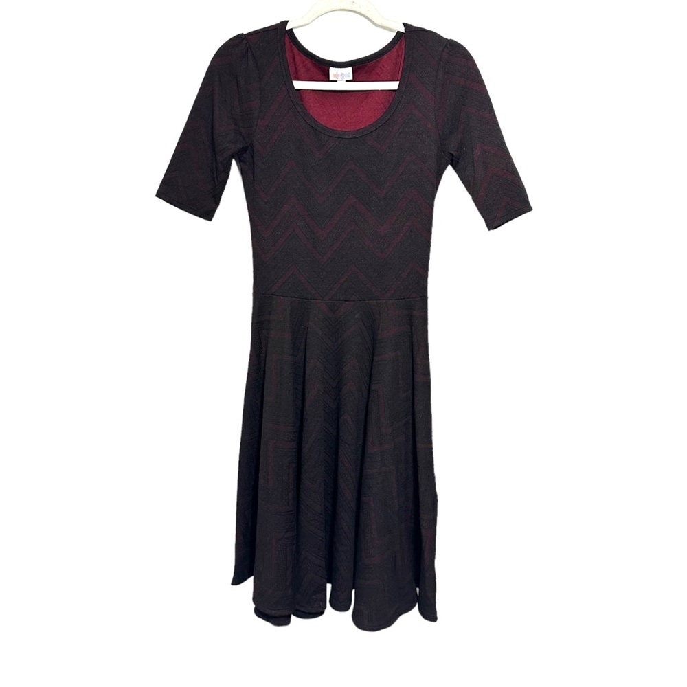 Lularoe Amelia Women’s Sz S Red Burgundy Chevron Pattern Short Sleeve Dress